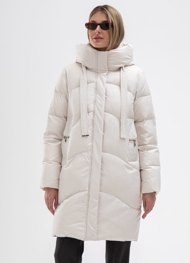 Женский пуховик белого цвета с капюшоном модель № 31128 меха малина