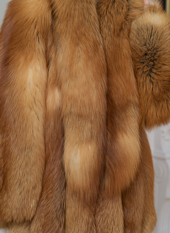 Шуба из меха рыжей лисы