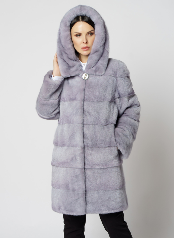 Шуба из норки с капюшоном и кулиской голубого цвета