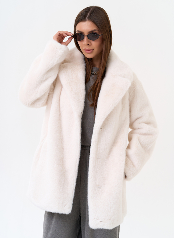 Женская шуба из эко меха с английским воротником 