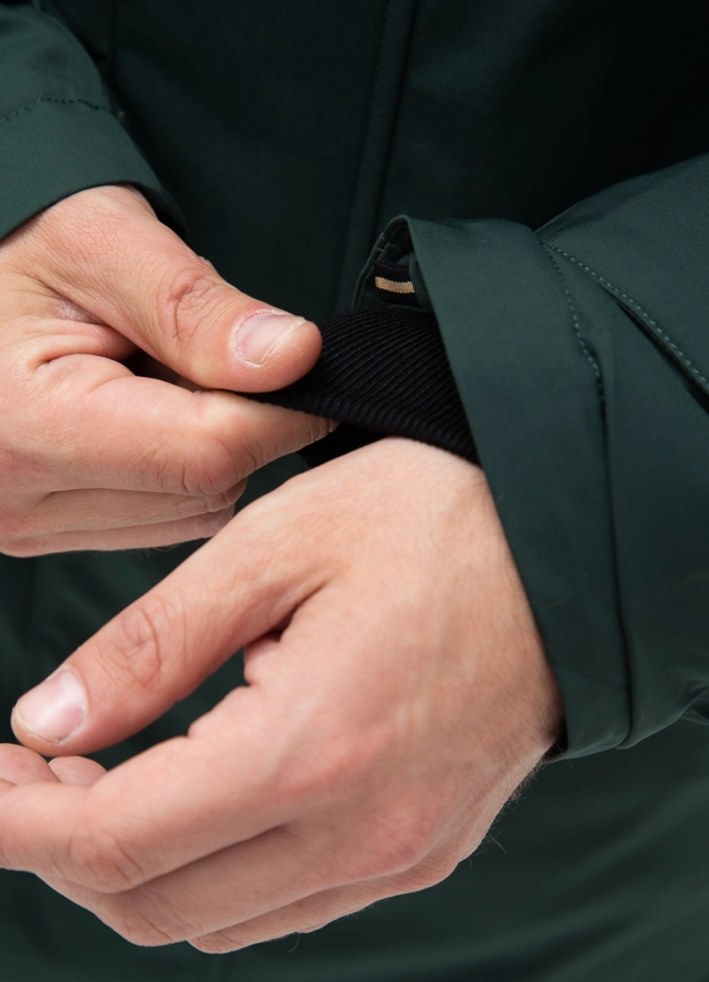 Мужской пуховик с капюшоном из меха енота модель № 28402 универмаг малина