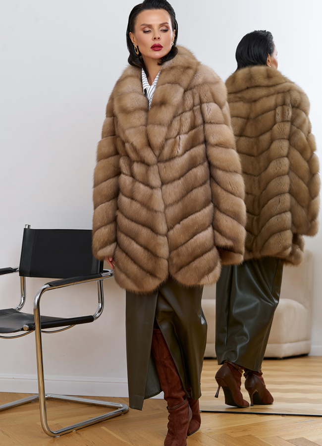 фото Женская шуба из куницы с воротником шаль модель № 31728