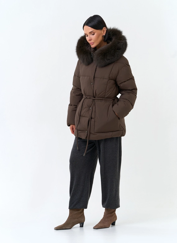 Женский пуховик с мехом песца на капюшоне фото