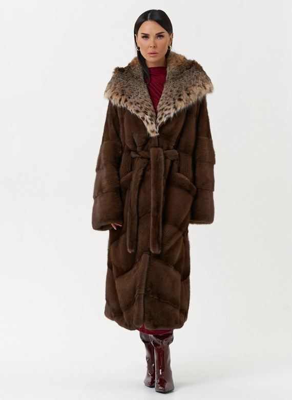 Женская шуба из меха норки с капюшоном из меха рыси