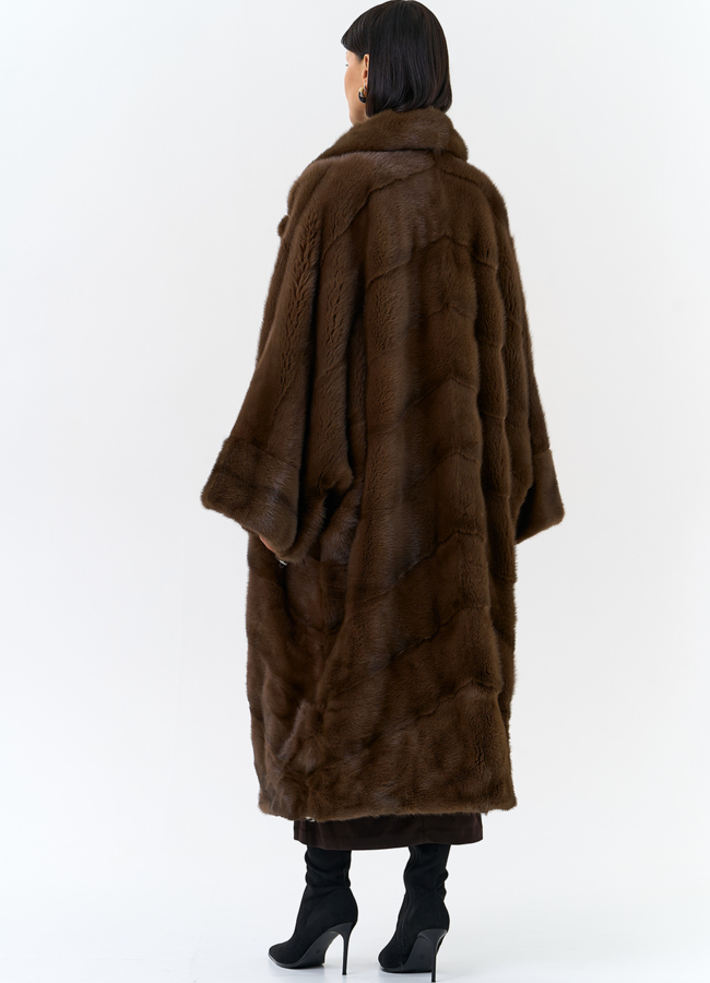 Шуба оверсайз с английским воротником модель № 26021 в рассрочку