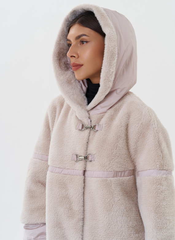 Комбинированное пальто из эко меха с капюшоном