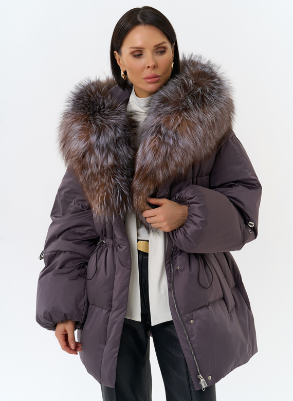 Женский пуховик с капюшоном из меха блюфрост