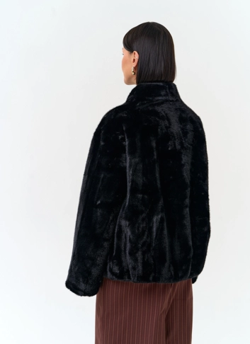 Женская куртка из эко меха