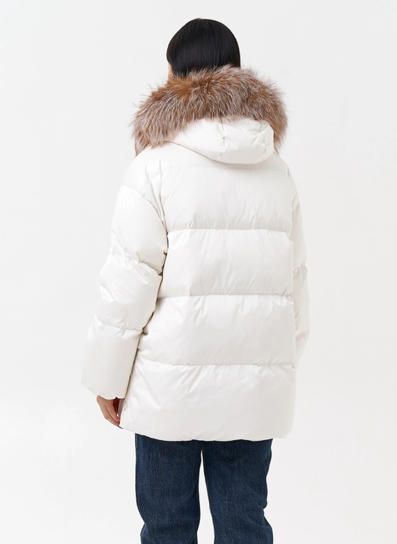Женский пуховик с отделкой из меха лисы фото