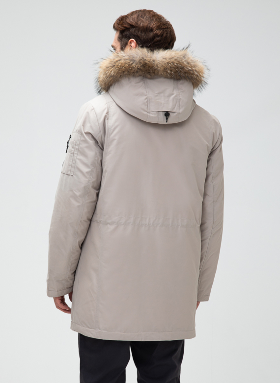 Мужской пуховик с капюшоном из меха енота